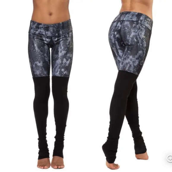 ALO Yoga Goddess Leggings Black Python Snake
Print Ribbed Leg Warmer small - Picture 1 of 6